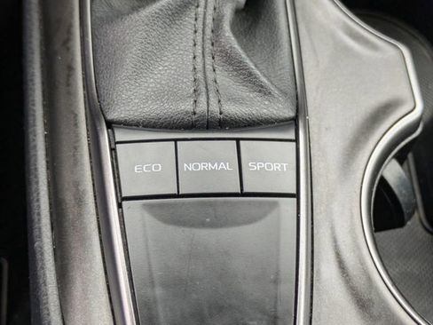 Used 2024 Toyota Camry SE image 16