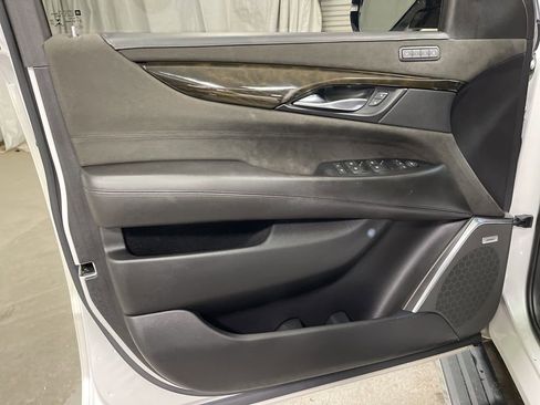 Used 2019 Cadillac Escalade Platinum AWD/4WD image 28