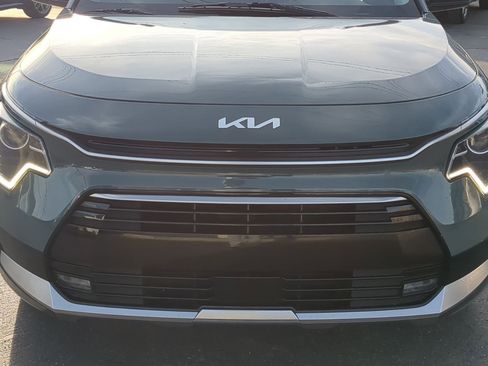 Certified 2023 Kia Niro EX Touring image 9