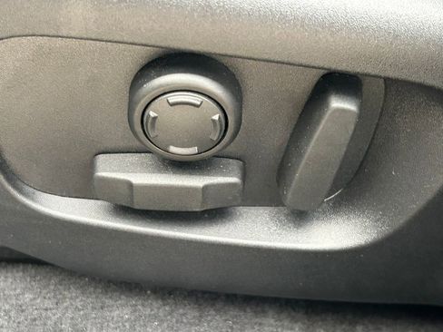 Used 2025 Land Rover Range Rover Velar S image 27