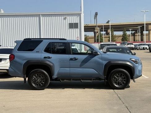 Used 2025 Toyota 4Runner SR5 AWD/4WD image 3