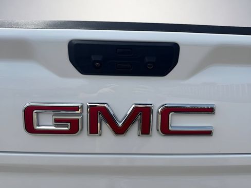 Used 2025 GMC Sierra 1500 SLT w/ SLT Premium Plus Package AWD/4WD image 38