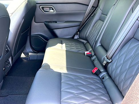 New 2026 Nissan Rogue Platinum w/ Platinum Premium Package AWD/4WD image 16