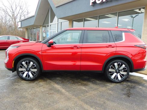 New 2026 Mitsubishi Outlander SE image 2