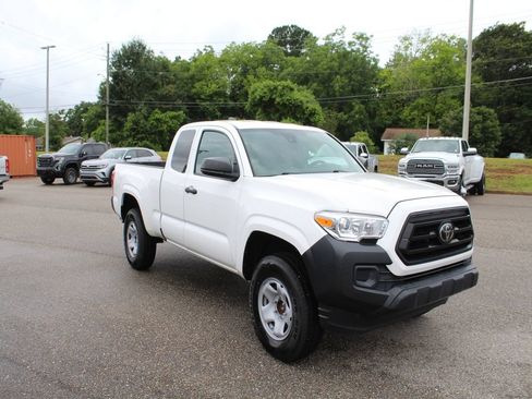 Used 2021 Toyota Tacoma SR RWD image 3
