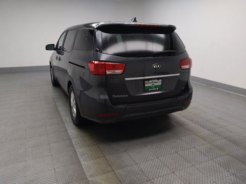 Used 2017 Kia Sedona LX FWD image 5