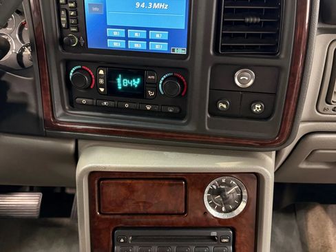 Used 2005 Cadillac Escalade EXT image 22