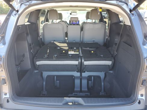 Used 2025 Toyota Sienna XLE image 20