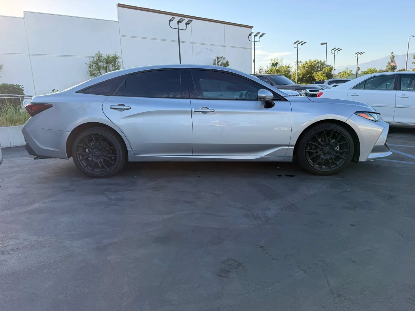 Used 2021 Toyota Avalon Limited w/ Advanced Safety Package FWD image 4