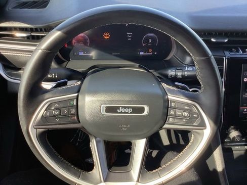 Used 2023 Jeep Grand Cherokee Altitude AWD/4WD image 22