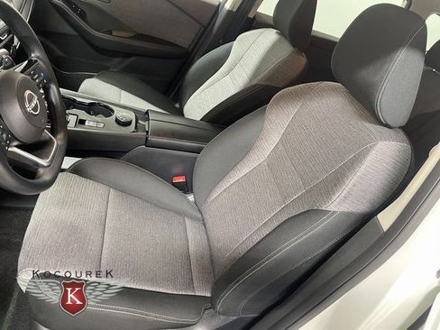 Used 2023 Nissan Rogue SV image 13