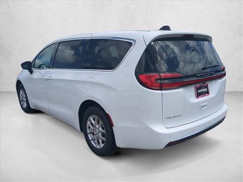 New 2027 Chrysler Pacifica Select FWD image 9