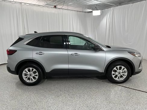 Used 2023 Ford Escape Active w/ Tech Pack #1 AWD/4WD image 6