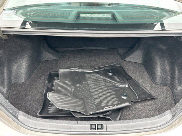 Used 2017 Toyota Corolla LE w/ Carpet Mat Package (TMS) FWD image 10