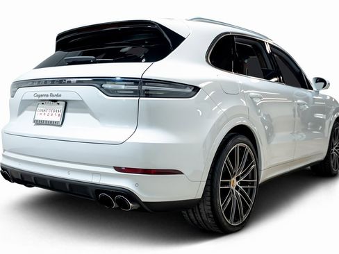 Used 2021 Porsche Cayenne Turbo image 8