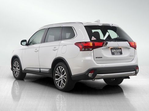 Used 2017 Mitsubishi Outlander SEL image 3
