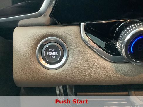 Used 2024 GMC Canyon Denali AWD/4WD image 16