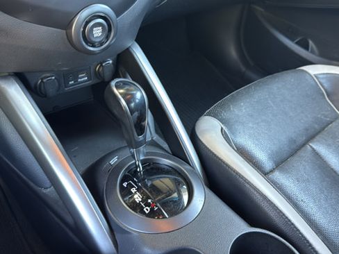 Used 2014 Hyundai Veloster Turbo FWD image 20