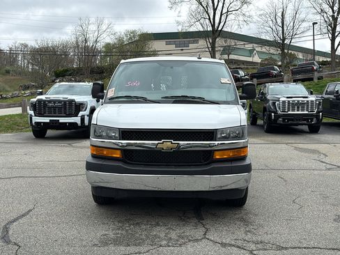 Used 2024 Chevrolet Express 2500 w/ Driver Convenience Package RWD image 3