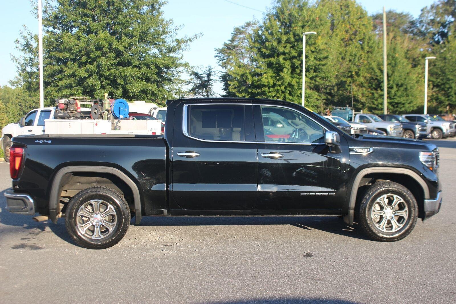Used 2025 GMC Sierra 1500 SLT AWD/4WD image 8