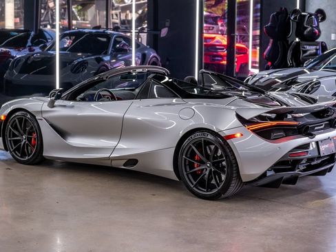 Used 2020 McLaren 720S Spider RWD image 2
