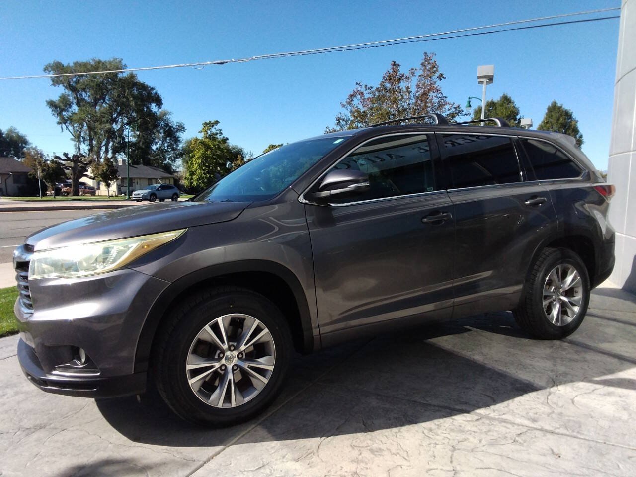Used 2015 Toyota Highlander Plus FWD image 4