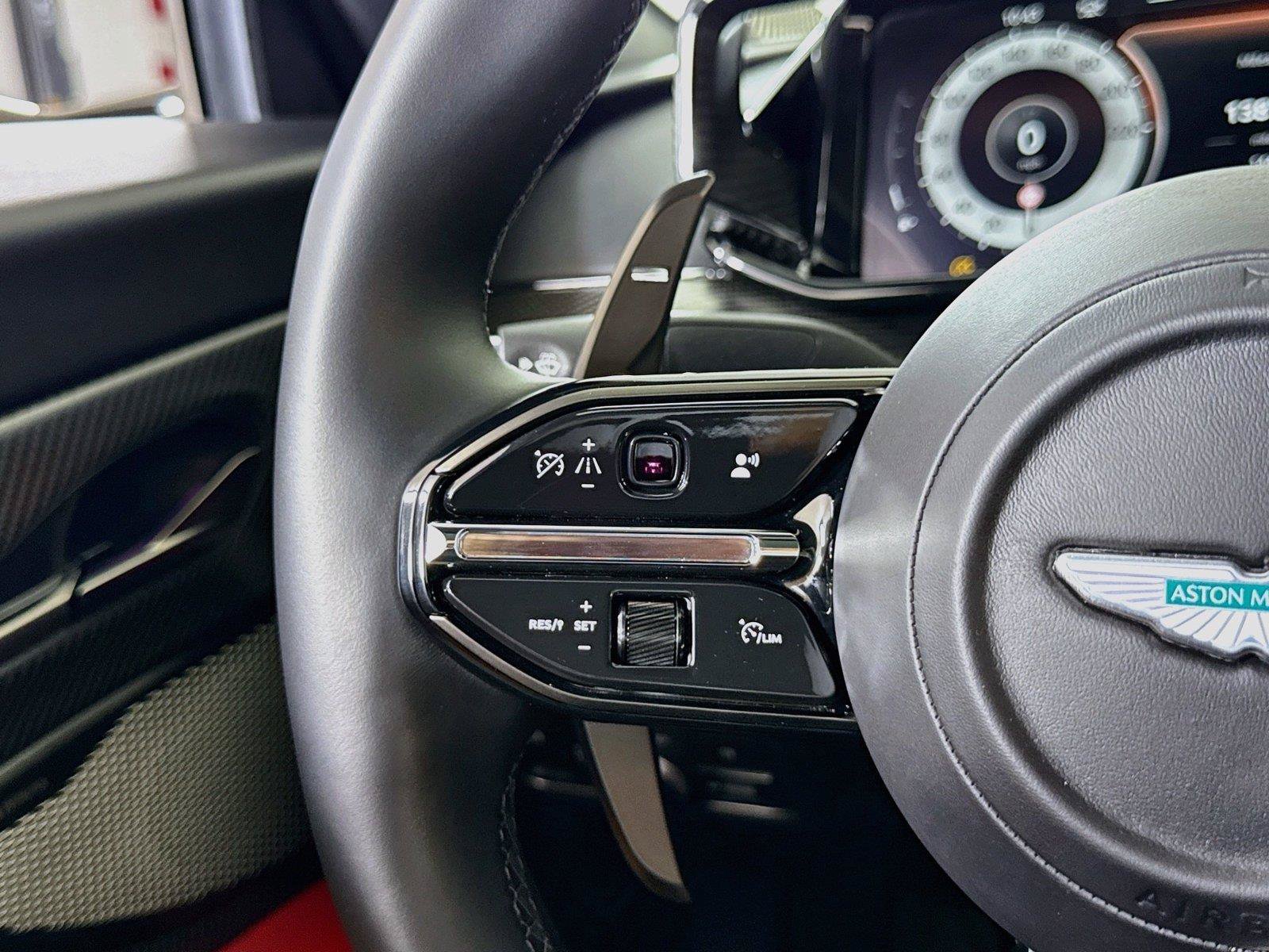 Used 2025 Aston Martin Vanquish RWD image 21