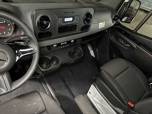 Used 2025 Mercedes-Benz Sprinter 2500 image 30