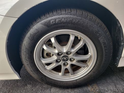 Used 2021 Toyota Prius Prime XLE image 11