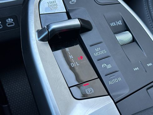 Used 2025 BMW X1 xDrive28i w/ Technology Package image 28