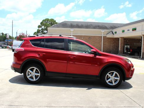 Used 2016 Toyota RAV4 XLE FWD image 1