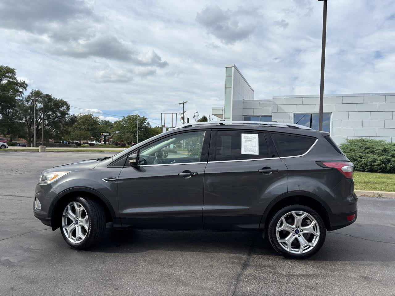 Used 2017 Ford Escape Titanium w/ Equipment Group 301A AWD/4WD image 4