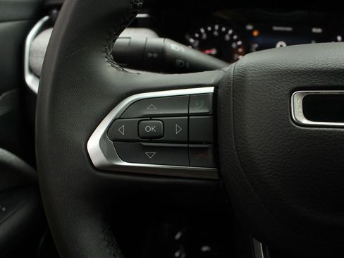 Used 2024 Jeep Compass Latitude AWD/4WD image 29