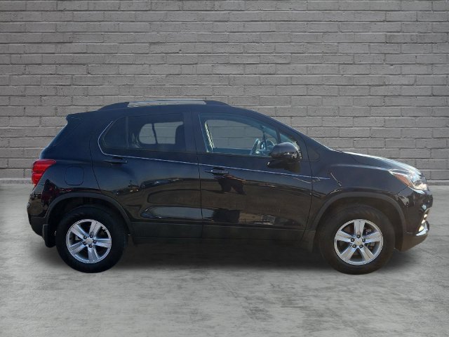 Used 2022 Chevrolet Trax LT w/ Premium Seat Package AWD/4WD image 7