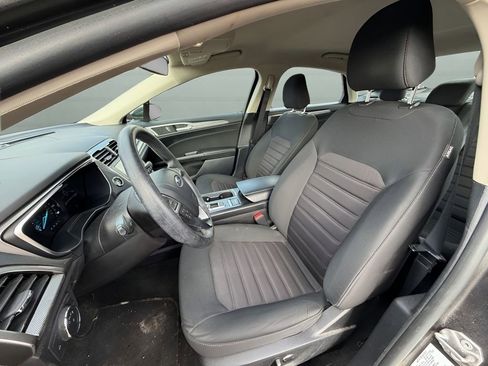 Used 2020 Ford Fusion SE image 10