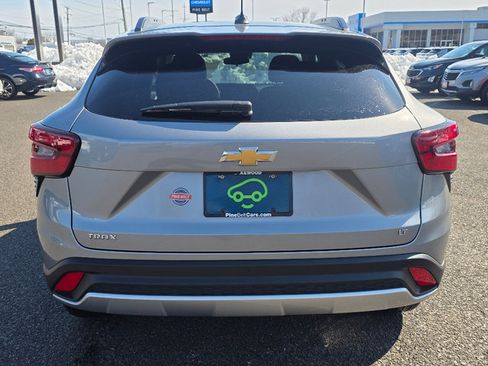 Certified 2025 Chevrolet Trax LT w/ Driver Confidence Package image 15