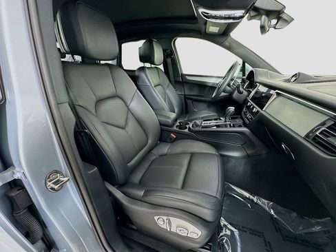 Used 2024 Porsche Macan image 30