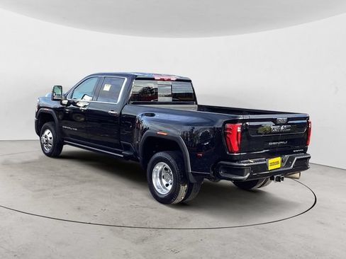 Used 2024 GMC Sierra 3500 Denali Ultimate AWD/4WD image 3
