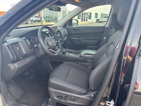 Used 2024 Nissan Pathfinder SV w/ Black Appearance Package image 15