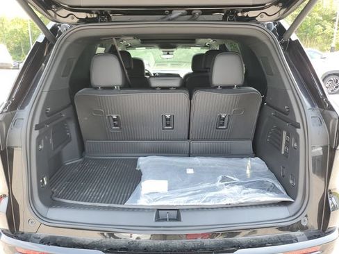 New 2026 Chevrolet Traverse High Country w/ LPO, Floor Liner Package FWD image 9