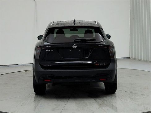 New 2025 Nissan Kicks SR image 6