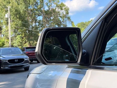 Used 2017 GMC Acadia SLT AWD/4WD image 16