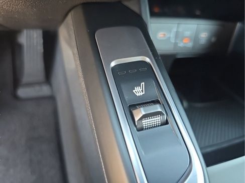 Certified 2025 Kia Sorento S w/ Panoramic Sunroof Package image 33