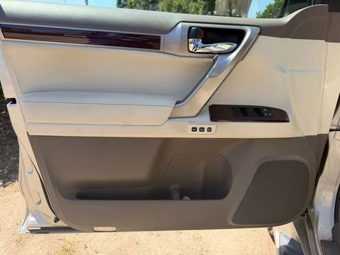 Used 2014 Lexus GX 460 w/ Premium Package AWD/4WD image 9