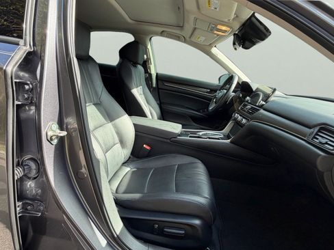 Used 2019 Honda Accord Touring image 17