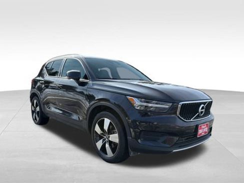 Used 2020 Volvo XC40 T5 Momentum w/ Protection Package Premier image 1
