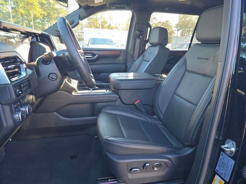 Used 2025 GMC Yukon XL Denali image 9