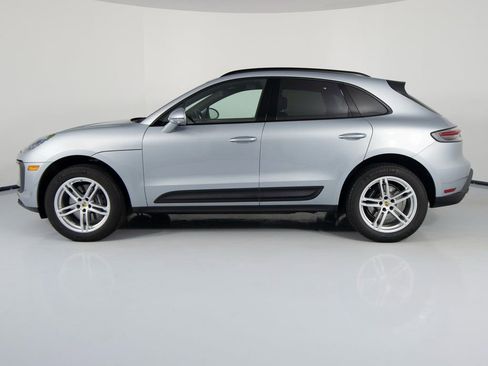 Certified 2025 Porsche Macan AWD/4WD image 2