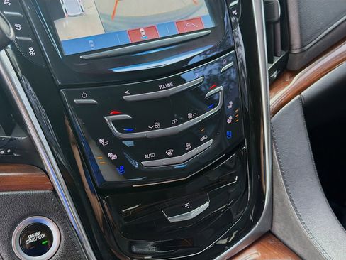 Used 2018 Cadillac Escalade Premium Luxury image 13