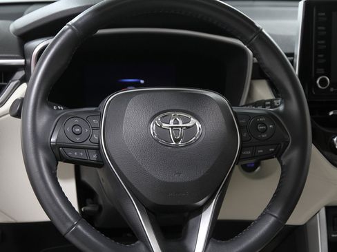 Used 2022 Toyota Corolla Cross XLE image 7
